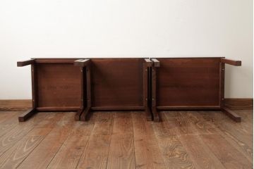 ヴィンテージ家具　北欧家具　デンマークビンテージ　ローズウッド材製のレアなネストテーブル(サイドテーブル、カフェテーブル)(R-038533)