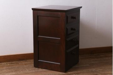 中古美品　松本民芸家具　立体的なデザインが目を引くA型脇棚(サイドチェスト、小引き出し)(定価約13万8千円)(R-038534)