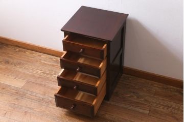 中古美品　松本民芸家具　立体的なデザインが目を引くA型脇棚(サイドチェスト、小引き出し)(定価約13万8千円)(R-038534)