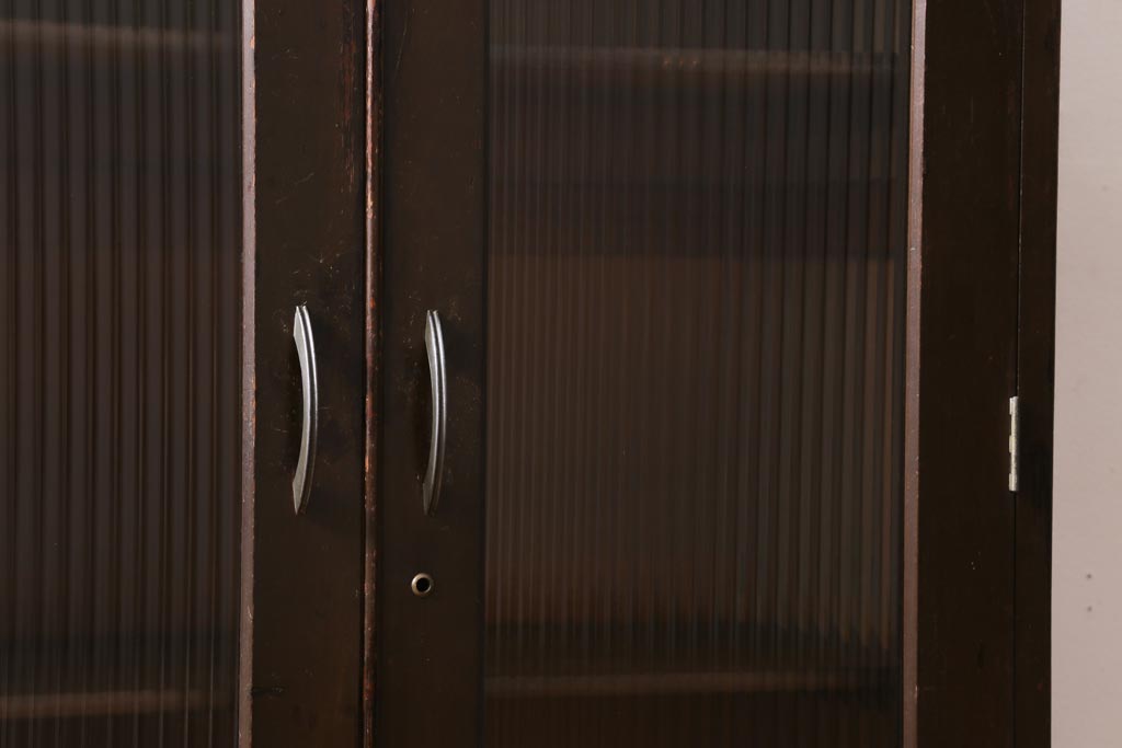 レトロ家具　昭和レトロ　昭和中期　モールガラス入り　濃い色味が味わい深いブックケース(本箱、キャビネット)(R-038544)