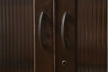 レトロ家具　昭和レトロ　昭和中期　モールガラス入り　濃い色味が味わい深いブックケース(本箱、キャビネット)(R-038544)