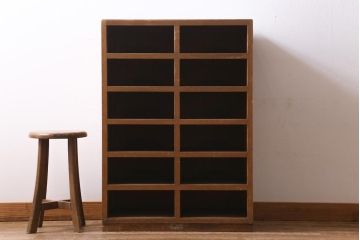 レトロ家具　昭和レトロ　素朴な雰囲気が懐かしさ感じる収納棚(飾り棚、オープンラック、下駄箱)(R-038546)