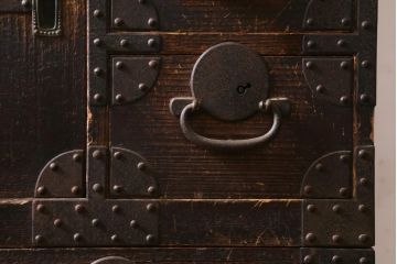 アンティーク家具　明治期　十字金具が印象的な重ね帳場箪笥(時代箪笥、重ね箪笥、収納箪笥、整理箪笥)(R-038548)