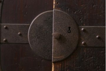 アンティーク家具　明治期　十字金具が印象的な重ね帳場箪笥(時代箪笥、重ね箪笥、収納箪笥、整理箪笥)(R-038548)