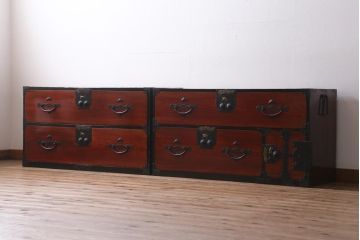 アンティーク家具　和製アンティーク　前面ケヤキ材　二本松箪笥　松竹梅と亀の意匠が目を引く重ね箪笥(引き出し、衣装箪笥)(R-038550)