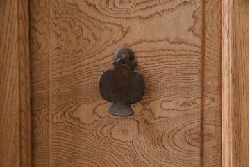 アンティーク家具　大正昭和初期　ストリップド(剥離)　三方ケヤキ材　上手物!和の趣漂う上品な茶箪笥(収納棚、戸棚)(R-038559)