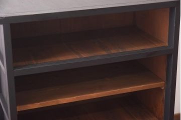 アンティーク家具　リメイク　シックな色合いに組子細工が映える脚付きキャビネット(水屋箪笥、サイドボード、戸棚、収納棚)(R-038560)