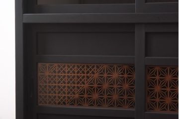 アンティーク家具　リメイク　シックな色合いに組子細工が映える脚付きキャビネット(水屋箪笥、サイドボード、戸棚、収納棚)(R-038560)