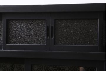 アンティーク家具　当店オリジナルガラス・ダイヤガラス入り　鉄脚付き　渋さと味わいが魅力的なサイドボード(戸棚、収納棚)(R-038563)