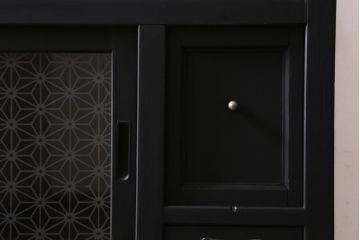 アンティーク家具　当店オリジナルガラス・ダイヤガラス入り　鉄脚付き　渋さと味わいが魅力的なサイドボード(戸棚、収納棚)(R-038563)