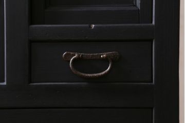 アンティーク家具　当店オリジナルガラス・ダイヤガラス入り　鉄脚付き　渋さと味わいが魅力的なサイドボード(戸棚、収納棚)(R-038563)