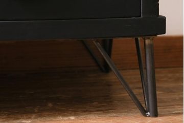 アンティーク家具　当店オリジナルガラス・ダイヤガラス入り　鉄脚付き　渋さと味わいが魅力的なサイドボード(戸棚、収納棚)(R-038563)