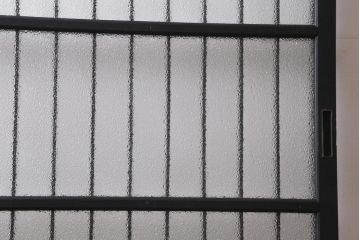 アンティーク建具　和製アンティーク　昭和初期　腰板ケヤキ材　ダイヤガラス入り　上手物!玉杢が魅力的なガラス戸1枚(引き戸、建具)(R-038566)