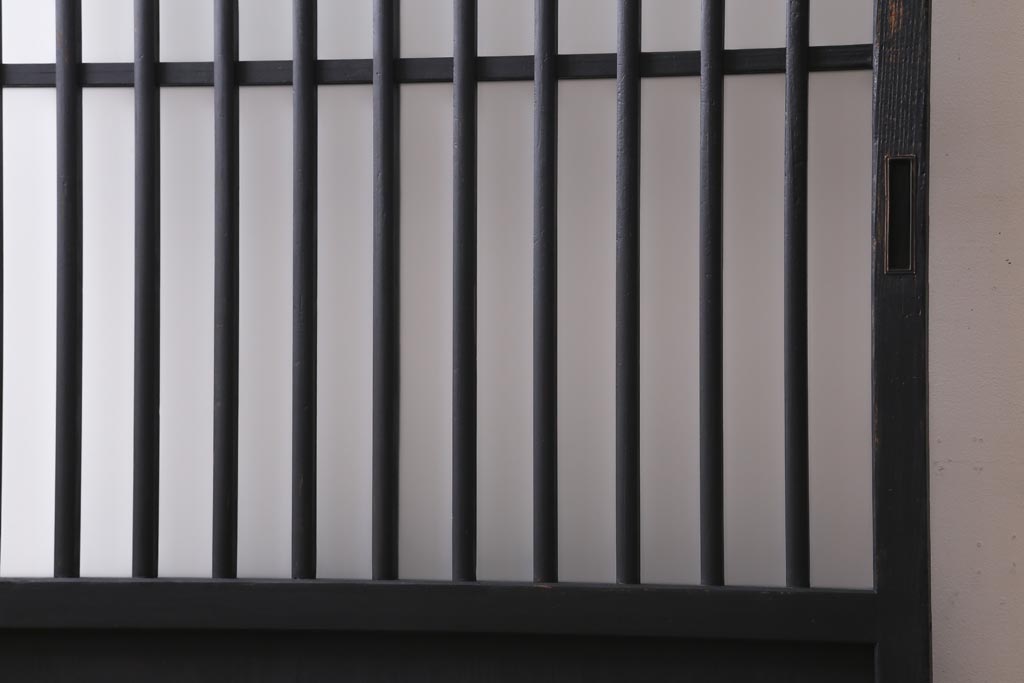 アンティーク建具　和製アンティーク　昭和中期　すりガラス入り　ブラックペイントがシックなガラス戸1枚(引き戸、建具)(R-038567)