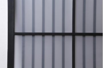 アンティーク建具　和製アンティーク　昭和中期　すりガラス入り　ブラックペイントがシックなガラス戸1枚(引き戸、建具)(R-038567)