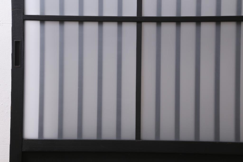 アンティーク建具　和製アンティーク　昭和中期　すりガラス入り　ブラックペイントがシックなガラス戸1枚(引き戸、建具)(R-038567)