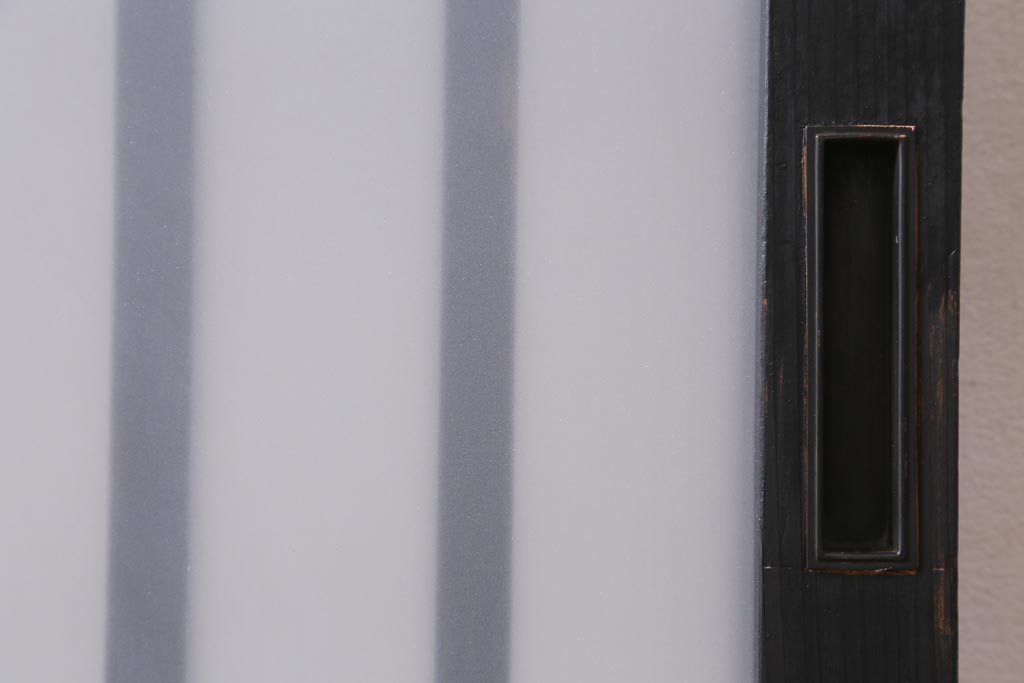 アンティーク建具　和製アンティーク　昭和中期　すりガラス入り　ブラックペイントがシックなガラス戸1枚(引き戸、建具)(R-038567)