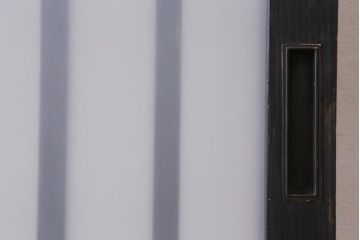 アンティーク建具　和製アンティーク　昭和中期　すりガラス入り　ブラックペイントがシックなガラス戸1枚(引き戸、建具)(R-038567)