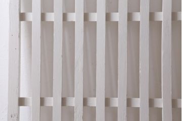 アンティーク建具　和製アンティーク　ペイント　シャビーな風合いが魅力の荒格子戸1枚(格子戸、建具、はめ殺し)(R-038569)