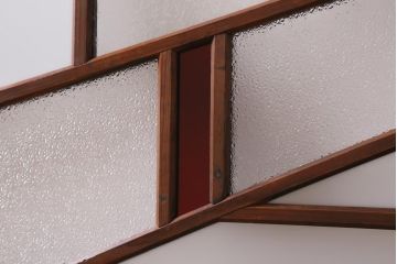 アンティーク建具　大正昭和初期　激レア　当時物色ガラス入り　赤と緑がアクセントのレトロなガラス戸2枚セット(引き戸、建具)(R-038570)