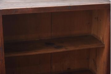 レトロ家具　和製アンティーク　ゆらゆらガラスがレトロな雰囲気を演出するガラス戸棚(収納棚、飾り棚)(R-038596)
