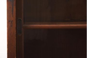 レトロ家具　和製アンティーク　ゆらゆらガラスがレトロな雰囲気を演出するガラス戸棚(収納棚、飾り棚)(R-038596)