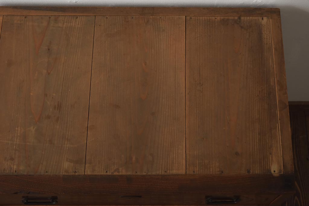 アンティーク家具　和製アンティーク　前面ケヤキ材　引き出し7杯付きの小振りなチェスト(引き出し、衣装箪笥)(R-038597)