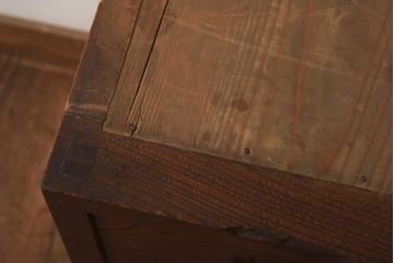 アンティーク家具　和製アンティーク　前面ケヤキ材　引き出し7杯付きの小振りなチェスト(引き出し、衣装箪笥)(R-038597)