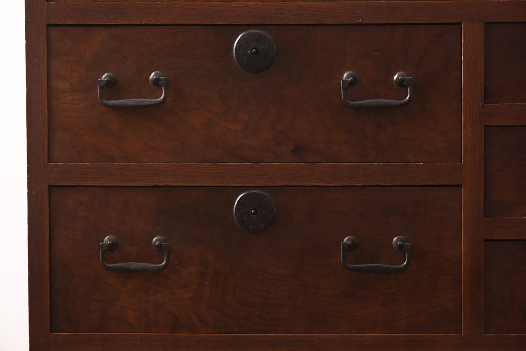 アンティーク家具　和製アンティーク　前面ケヤキ材　引き出し7杯付きの小振りなチェスト(引き出し、衣装箪笥)(R-038597)