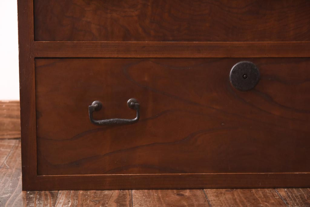 アンティーク家具　和製アンティーク　前面ケヤキ材　引き出し7杯付きの小振りなチェスト(引き出し、衣装箪笥)(R-038597)