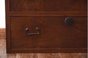 アンティーク家具　和製アンティーク　前面ケヤキ材　引き出し7杯付きの小振りなチェスト(引き出し、衣装箪笥)(R-038597)