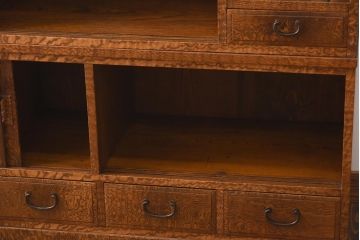 アンティーク家具　和製アンティーク　工芸家具　昭和初期　総タモ材　前面玉杢!凝ったつくりの上質な茶箪笥(茶棚、飾り棚)(R-038600)