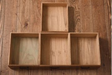 アンティーク家具　和製アンティーク　工芸家具　昭和初期　総タモ材　前面玉杢!凝ったつくりの上質な茶箪笥(茶棚、飾り棚)(R-038600)