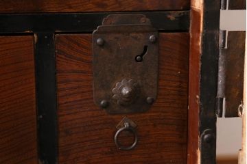 アンティーク家具　和製アンティーク　前面ケヤキ材　味わいのある杢目が目を引く仙台箪笥(衣装箪笥、和タンス)(R-038609)