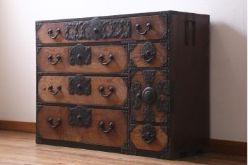 アンティーク家具　和製アンティーク　前面ケヤキ材　味わいのある杢目が目を引く仙台箪笥(衣装箪笥、和タンス)(R-038609)
