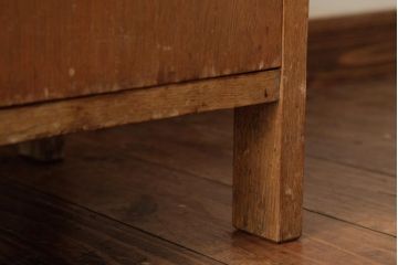 アンティーク家具　昭和レトロ　木の質感が楽しめるシンプルな電話台(サイドキャビネット、収納棚、飾り棚)(R-038615)