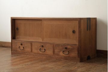 アンティーク家具　和製アンティーク　昭和中期　桐材が味わい深い戸棚(収納棚、キャビネット)(R-038632)
