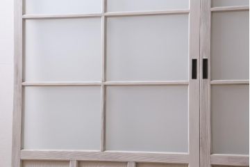 アンティーク建具　和製アンティーク　昭和初期　すりガラス入り　ホワイトペイントが爽やかなガラス戸2枚セット(引き戸、建具)(R-038634)