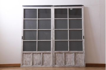アンティーク建具　昭和初期　当店オリジナルガラス入り　シャビーなペイントが印象的なガラス戸2枚セット(引き戸、建具)(R-038635)