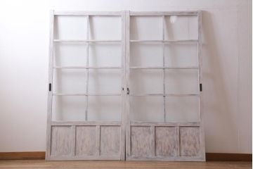 アンティーク建具　昭和初期　当店オリジナルガラス入り　シャビーなペイントが印象的なガラス戸2枚セット(引き戸、建具)(R-038635)