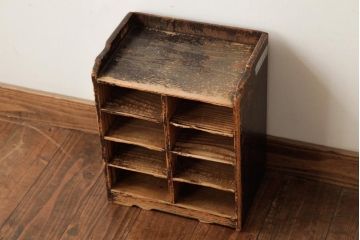 アンティーク家具　和製アンティーク　昭和初期　古い木の質感が味わい深い小振りな収納棚(棚、書類棚)(R-038637)
