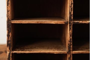 アンティーク家具　和製アンティーク　昭和初期　古い木の質感が味わい深い小振りな収納棚(棚、書類棚)(R-038637)