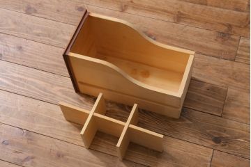 中古　横浜ダニエル(daniel)　A-402　ラウンド型の鏡が印象的な上品な佇まいのドレッサー(鏡台)(R-038643)