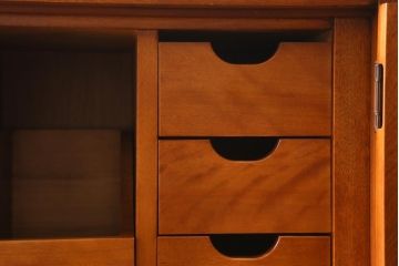 中古　横浜クラシック家具　横浜ダニエル(daniel) 　クラシカルなデザインのサイドボード(リビングボード、ローチェスト)(R-038645)