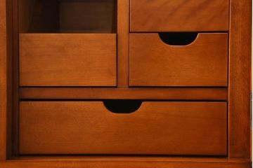 中古　横浜クラシック家具　横浜ダニエル(daniel) 　クラシカルなデザインのサイドボード(リビングボード、ローチェスト)(R-038645)