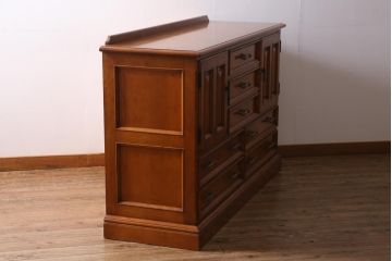 中古　横浜クラシック家具　横浜ダニエル(daniel) 　クラシカルなデザインのサイドボード(リビングボード、ローチェスト)(R-038645)