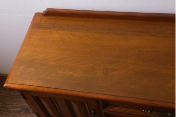 中古　横浜クラシック家具　横浜ダニエル(daniel) 　クラシカルなデザインのサイドボード(リビングボード、ローチェスト)(R-038645)
