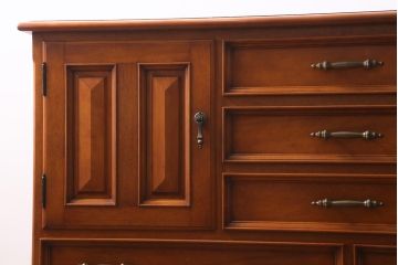 中古　横浜クラシック家具　横浜ダニエル(daniel) 　クラシカルなデザインのサイドボード(リビングボード、ローチェスト)(R-038645)