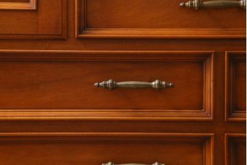 中古　横浜クラシック家具　横浜ダニエル(daniel) 　クラシカルなデザインのサイドボード(リビングボード、ローチェスト)(R-038645)