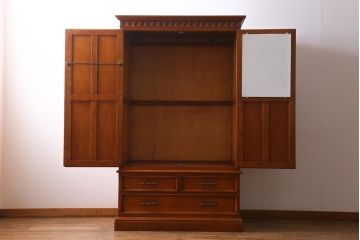 ビンテージ　横浜クラシック家具　ダニエル(Daniel)　スパニッシュシリーズ　木のあたたかみを感じる上品なワードローブ(洋服タンス、衣装タンス)(R-038647)